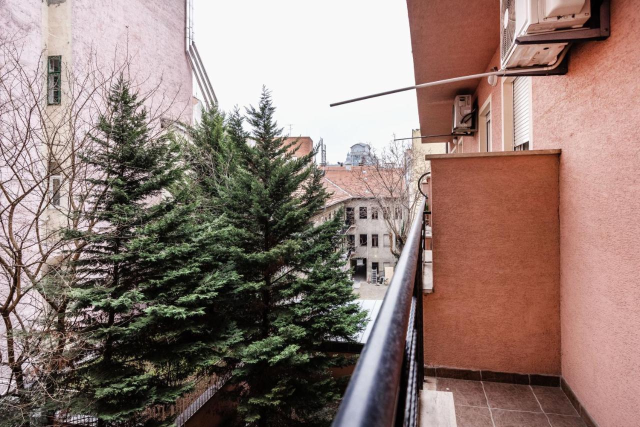 Downtown Charm With Balcony And Garden View, Budapest